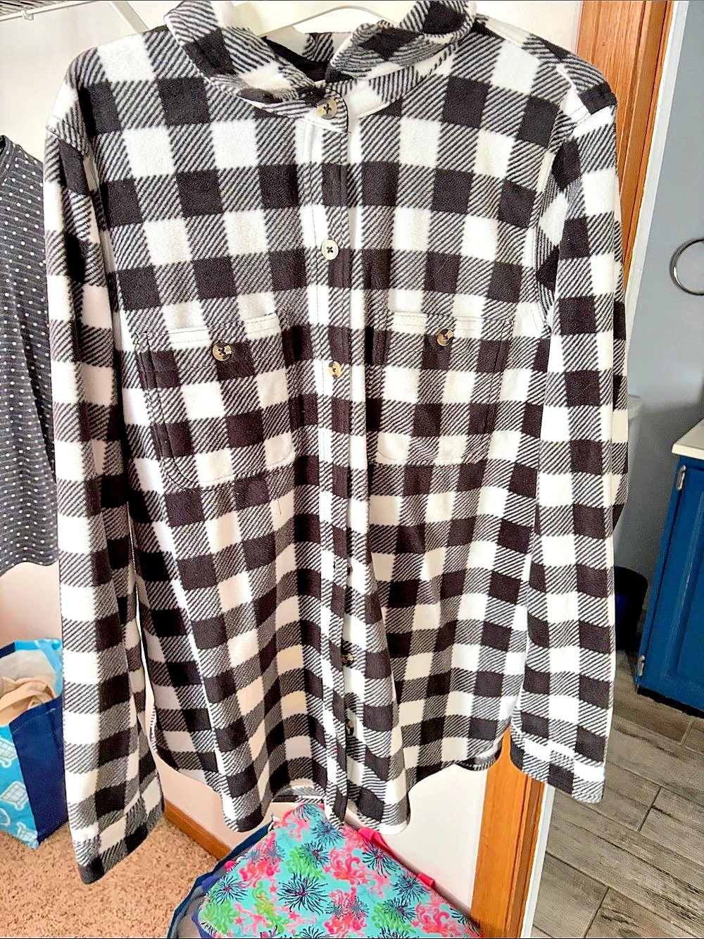 Time and Tru Women's Plaid Fleece Button-Up Shirt Black & White